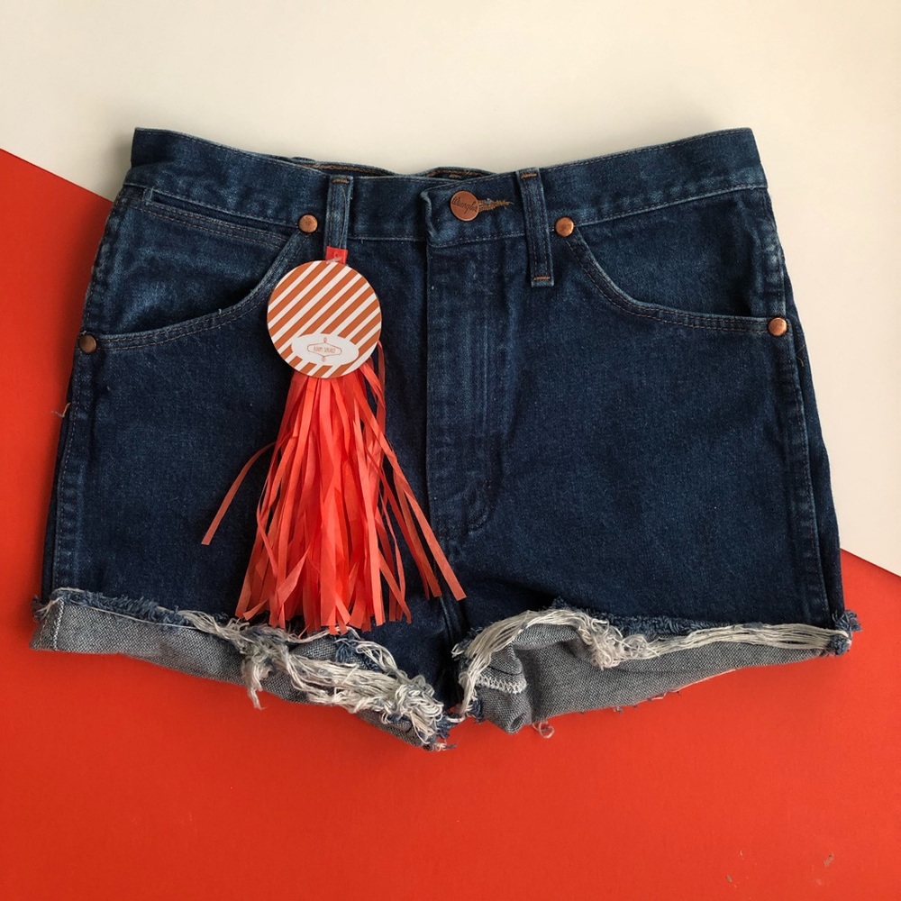 ⬇️$30 VTG Wrangler Denim cutoffs Shorts